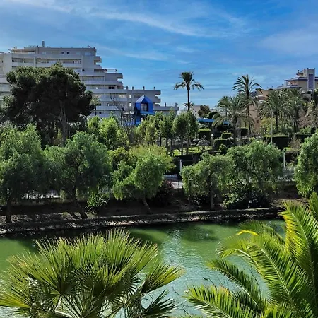Benalbeach, Bonito 2 Apartment *