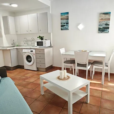 Benalbeach, Bonito 2 Apartment *
