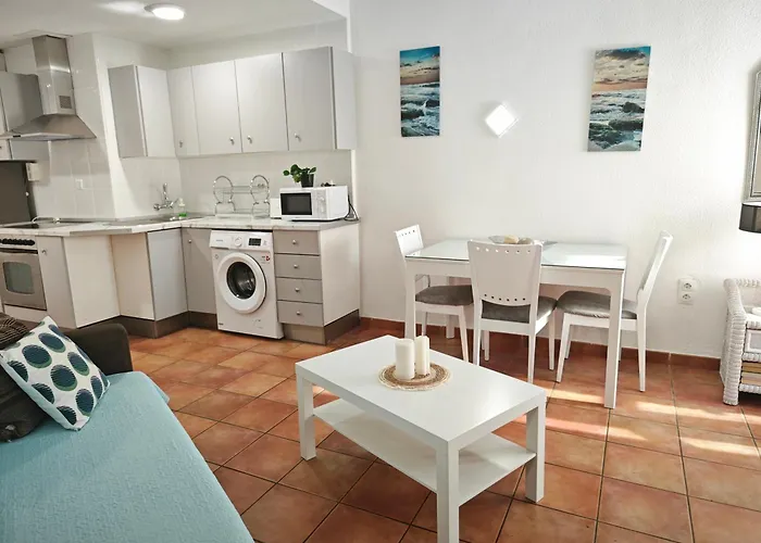 Benalbeach, Bonito 2 Apartament *